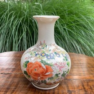 3/$15 Shaddy Mino Vase